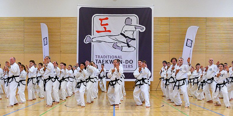 Dan-Träger unseres Verbandes auf einem Lehrgang